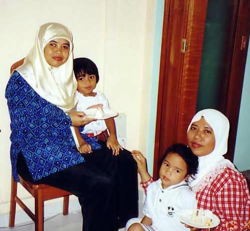 pusiah_n_sharifah.jpg